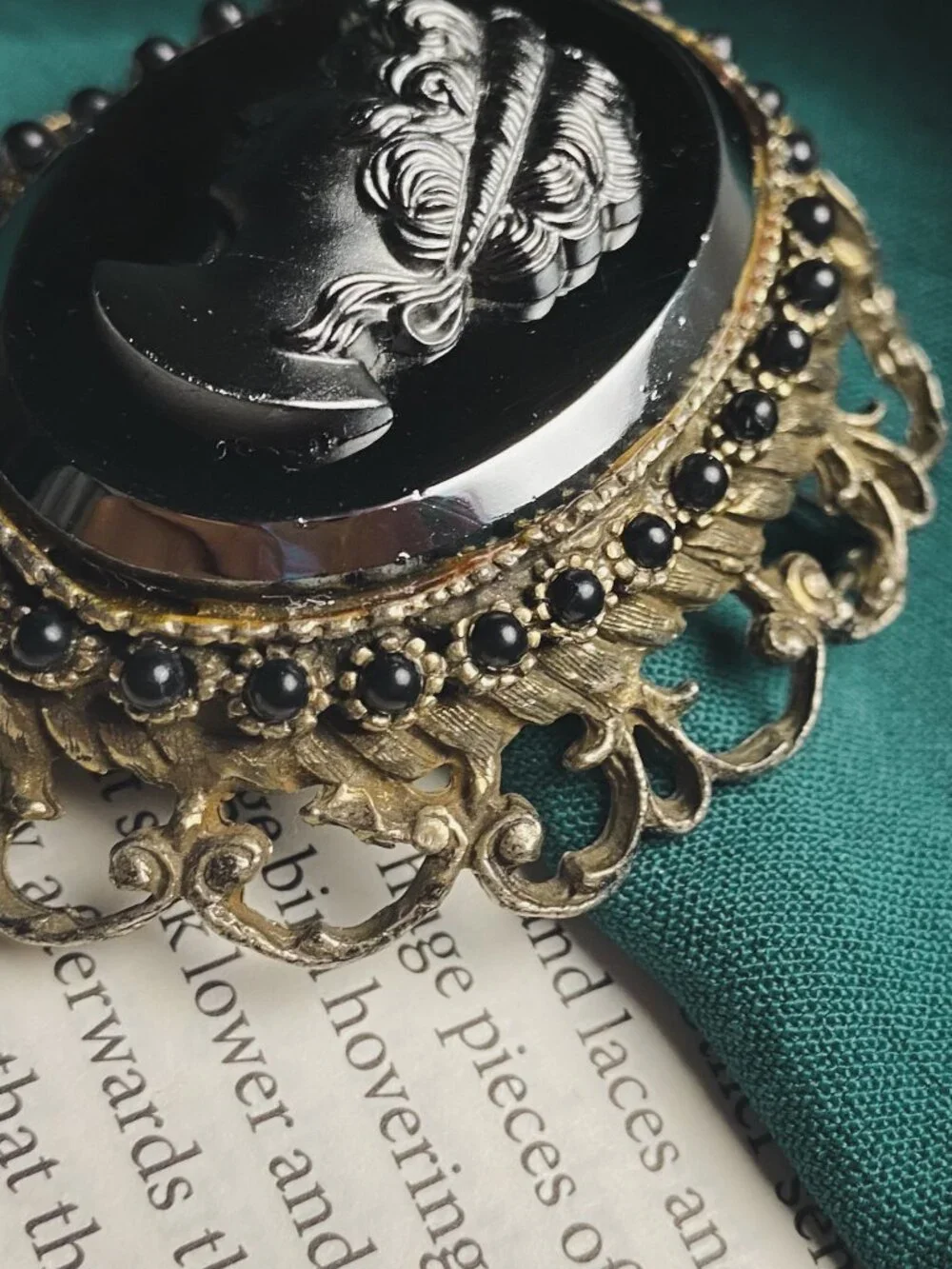 Vintage Oversized Victorian Gothic Style Black Cameo Art Nouveau Pendant Brooch